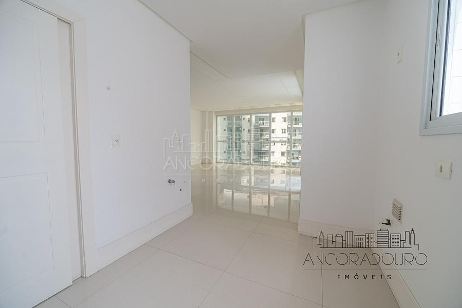 3 Suítes, 3 vagas garagem, quadra do mar, centro de Balneário Camboriú. — foto 17