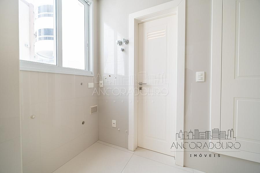 3 Suítes, 3 vagas garagem, quadra do mar, centro de Balneário Camboriú. — foto 18