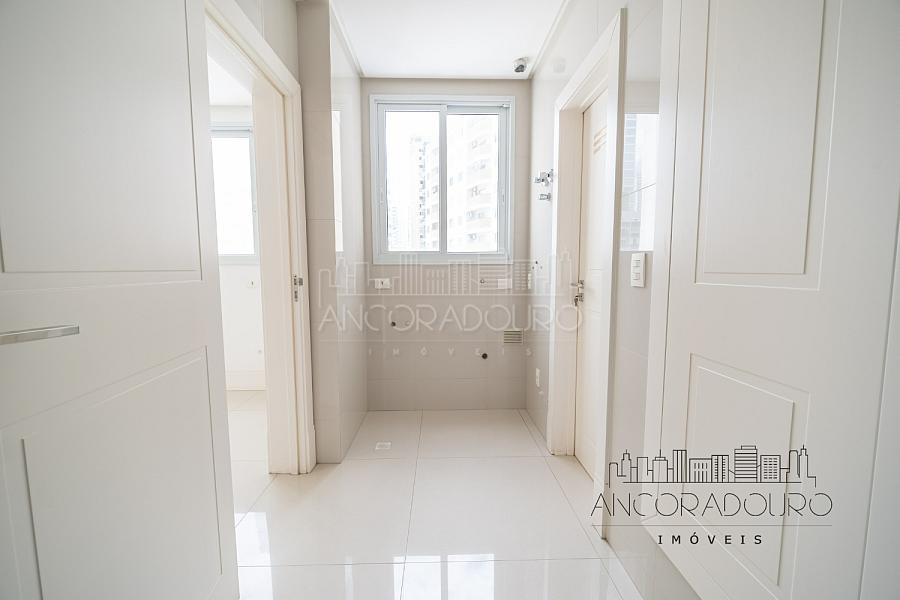 3 Suítes, 3 vagas garagem, quadra do mar, centro de Balneário Camboriú. — foto 21