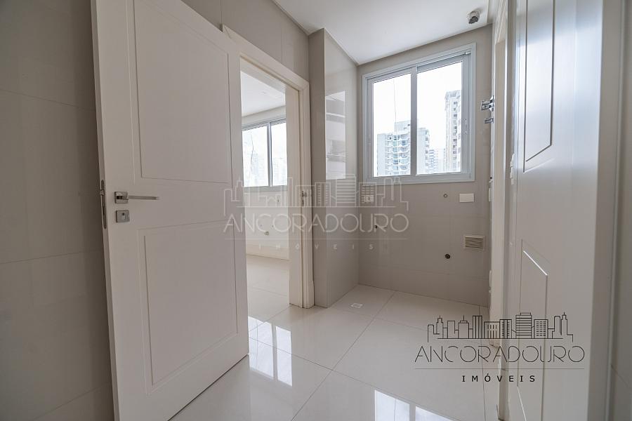 3 Suítes, 3 vagas garagem, quadra do mar, centro de Balneário Camboriú. — foto 22