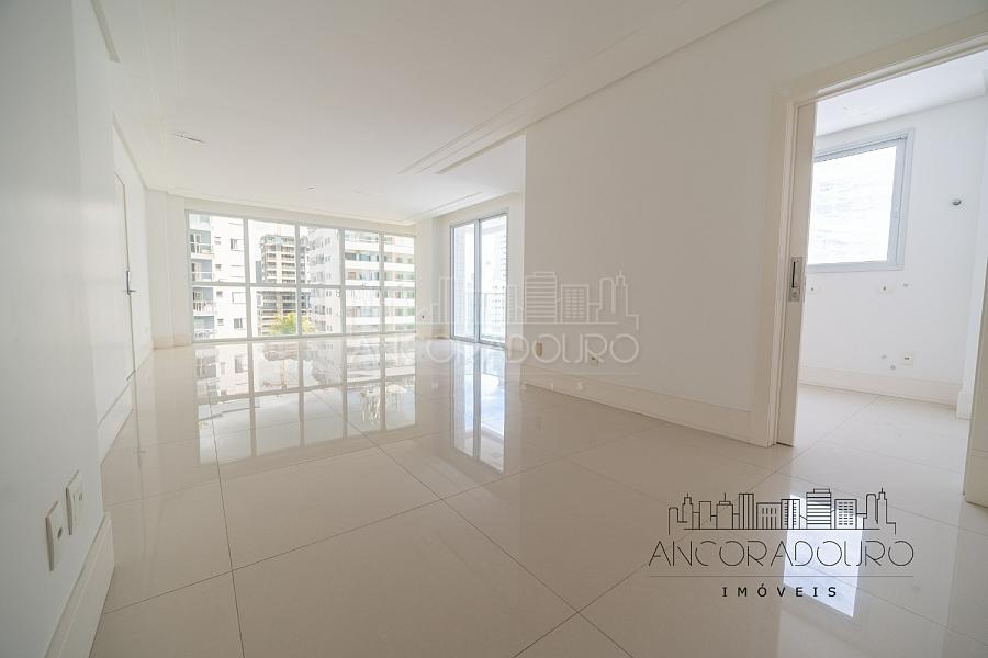 3 Suítes, 3 vagas garagem, quadra do mar, centro de Balneário Camboriú. — foto 9