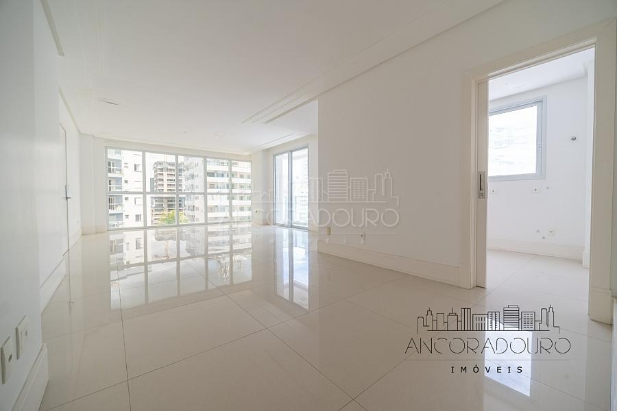 3 Suítes, 3 vagas garagem, quadra do mar, centro de Balneário Camboriú. — foto 8