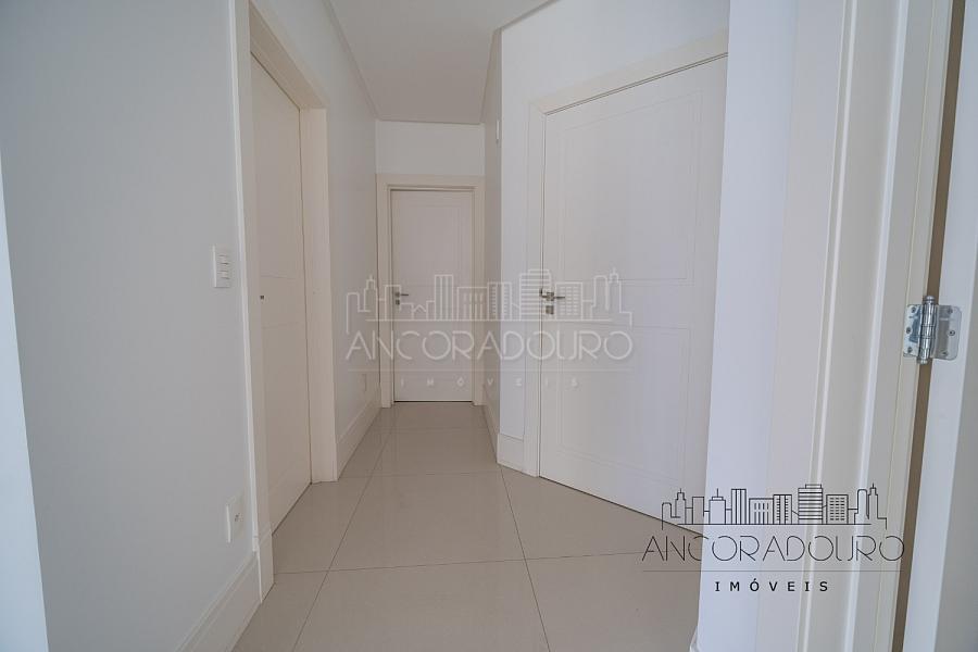 3 Suítes, 3 vagas garagem, quadra do mar, centro de Balneário Camboriú. — foto 24