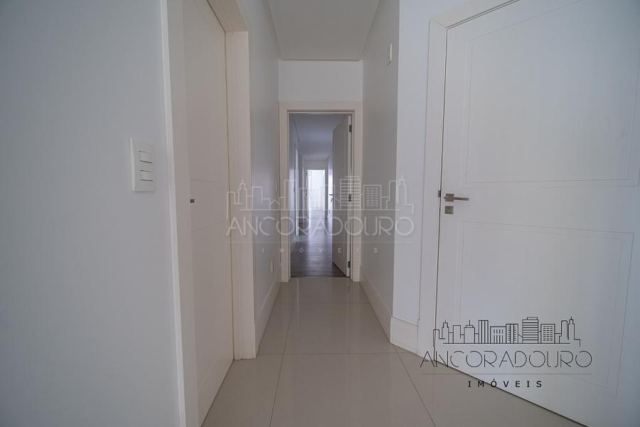 3 Suítes, 3 vagas garagem, quadra do mar, centro de Balneário Camboriú. — foto 25