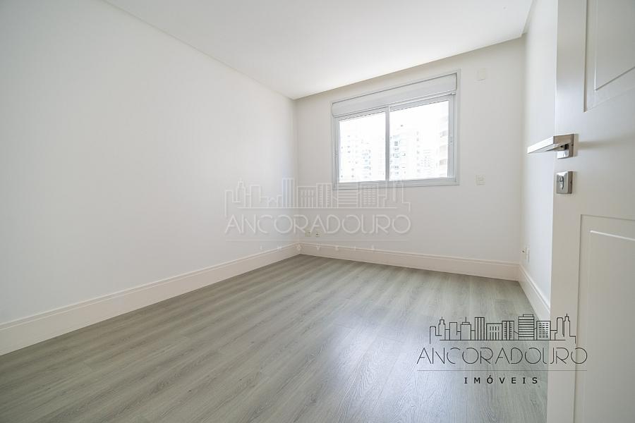 3 Suítes, 3 vagas garagem, quadra do mar, centro de Balneário Camboriú. — foto 27