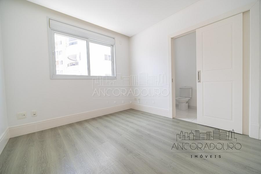 3 Suítes, 3 vagas garagem, quadra do mar, centro de Balneário Camboriú. — foto 30