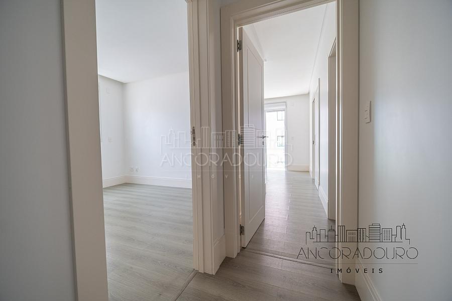 3 Suítes, 3 vagas garagem, quadra do mar, centro de Balneário Camboriú. — foto 33