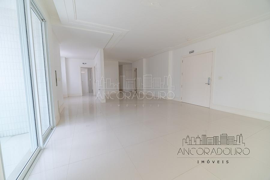 3 Suítes, 3 vagas garagem, quadra do mar, centro de Balneário Camboriú. — foto 5