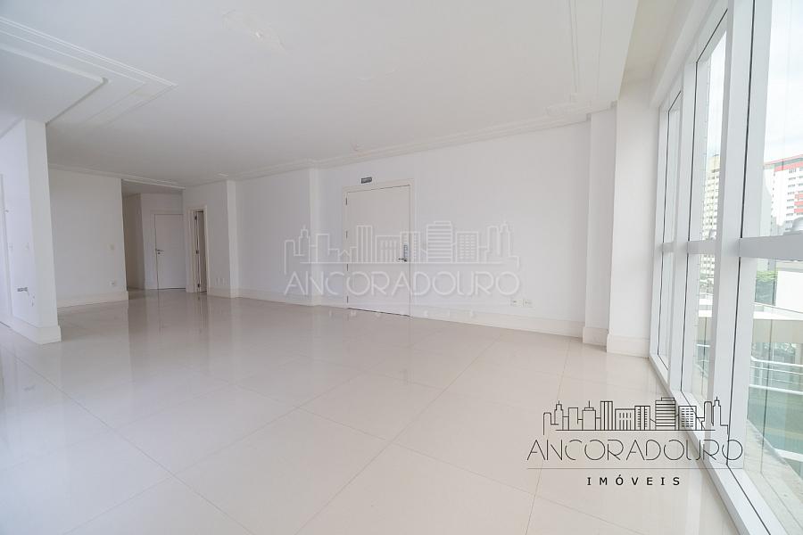 3 Suítes, 3 vagas garagem, quadra do mar, centro de Balneário Camboriú. — foto 6