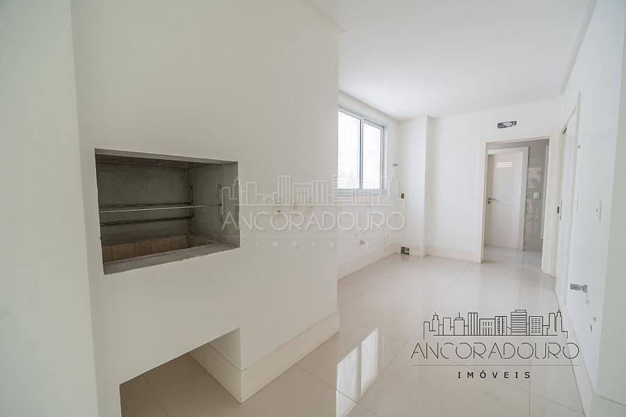 3 Suítes, 3 vagas garagem, quadra do mar, centro de Balneário Camboriú. — foto 12