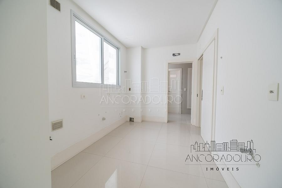 3 Suítes, 3 vagas garagem, quadra do mar, centro de Balneário Camboriú. — foto 13