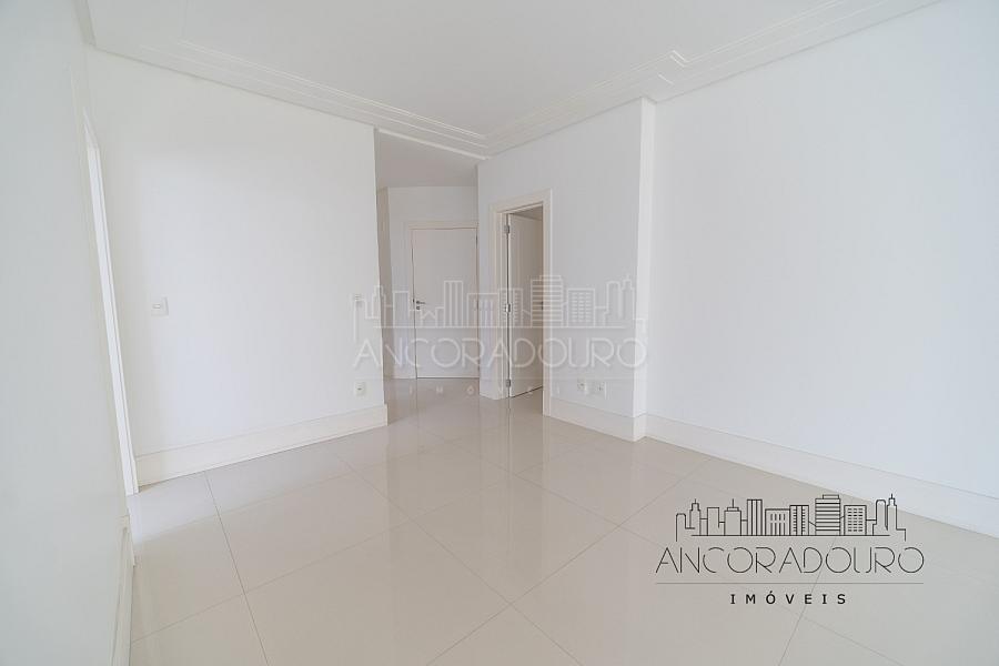 3 Suítes, 3 vagas garagem, quadra do mar, centro de Balneário Camboriú. — foto 14