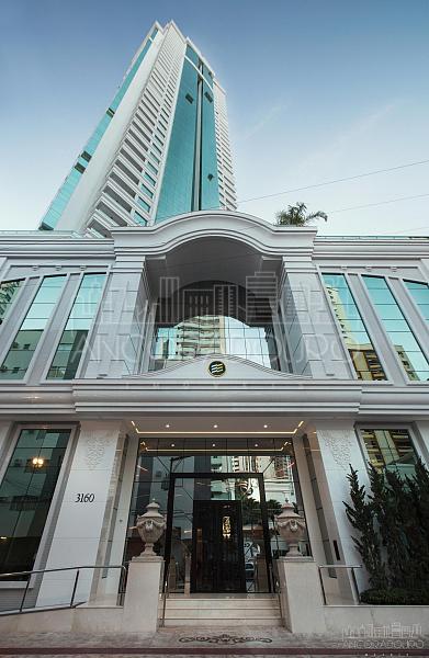 4 suítes, mobiliado, 3 vagas garagem, Avenida Brasil em Balneário Camboriú. — foto 17