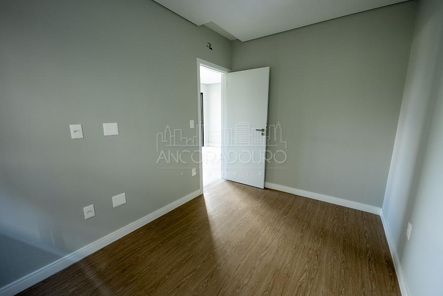 2 Dormitórios (1 suíte), 2 vaga garagem, Sacada com churrasqueira. Praia dos Amores - Balneário Camboriú — foto 26