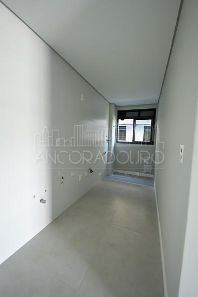 2 Dormitórios (1 suíte), 2 vaga garagem, Sacada com churrasqueira. Praia dos Amores - Balneário Camboriú — foto 18