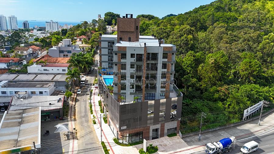 2 Dormitórios (1 suíte), 1 vaga garagem, Sacada com churrasqueira. Praia dos Amores - Balneário Camboriú — foto 2