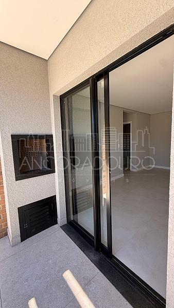 2 Dormitórios (1 suíte), 1 vaga garagem, Sacada com churrasqueira. Praia dos Amores - Balneário Camboriú — foto 15