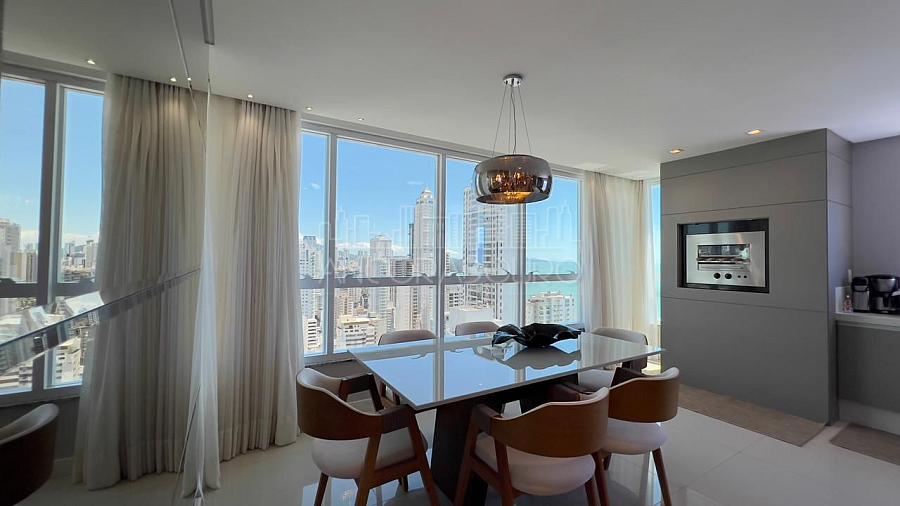 3 suítes, 2 vagas de garagem, mobiliado, Centro de Balneário Camboriú — foto 2