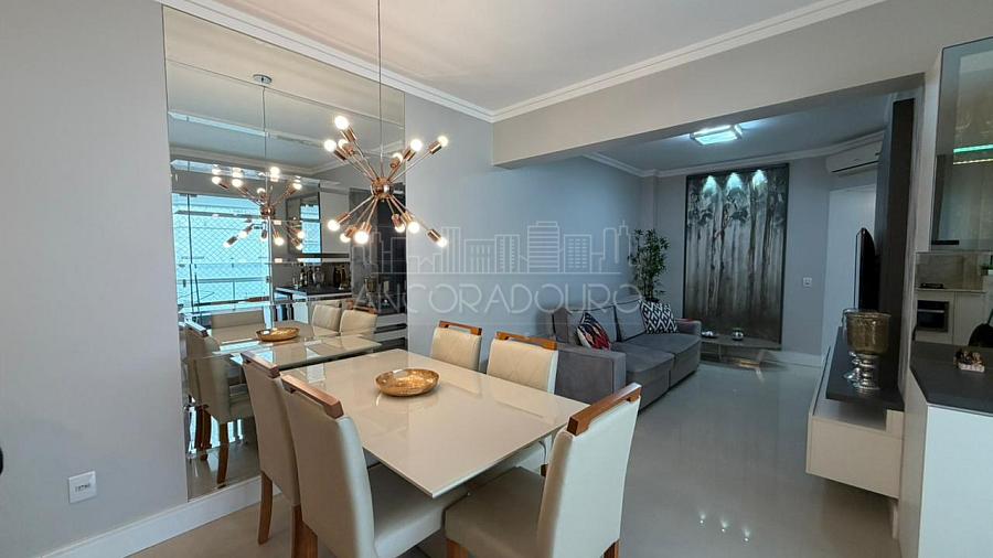 Centro de Balne�rio Cambori�, 3 dormit�rios (1 su�te), 2 vagas de Garagem, Churrasqueira. 1