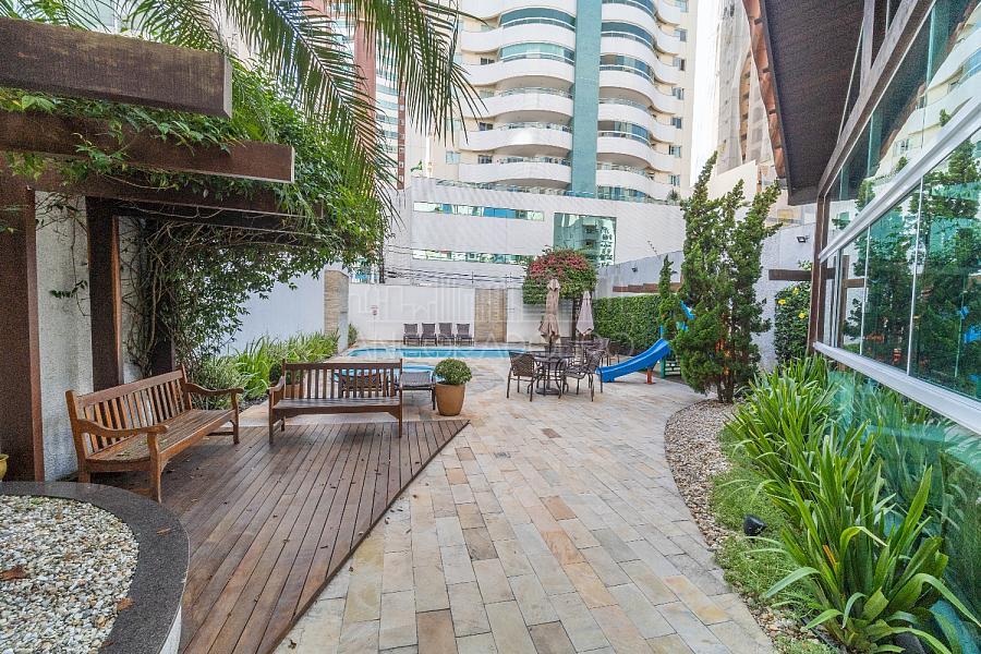 3 Dormit�rios (sendo 2 su�tes), 2 vagas garagem, ampla sacada com churrasqueira,  centro, Balne�rio Cambori�. 1