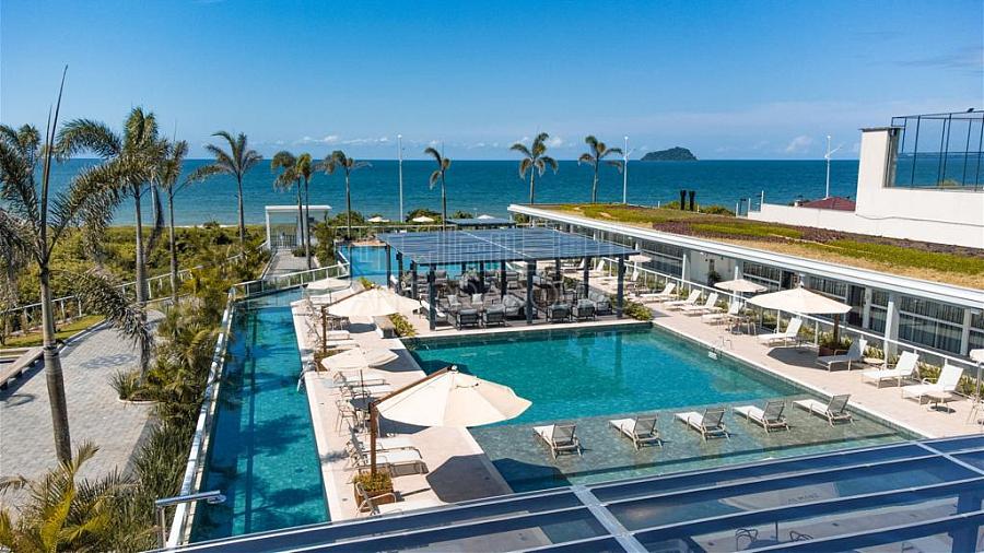 Terraço privativo, 3 Dormitórios (1 suíte), 1 Vaga garagem, 5000m² de área de lazer, Frente mar em Balneário Piçarras. — foto 6
