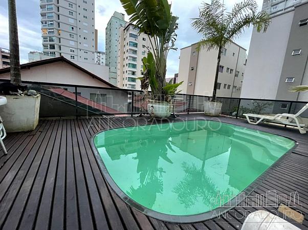 Apartamento Diferenciado: 3 dormitórios (1 suíte), 1 vaga garagem, Piscina Privativa, Meia Praia, Itapema. — foto 3