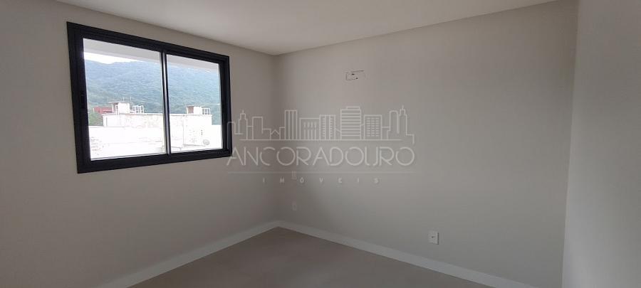 Apartamento na Praia Brava: 2 dormitório (1 suíte), 1 vaga garagem. Área de lazer completa. — foto 4