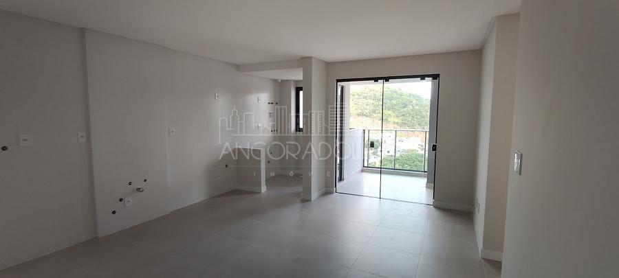 Apartamento na Praia Brava: 2 dormitório (1 suíte), 1 vaga garagem. Área de lazer completa. — foto 2