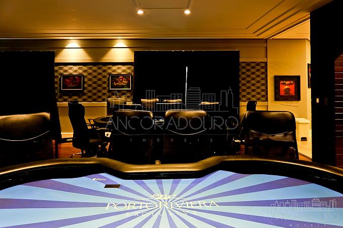 4 Suítes (sendo 1 master), 4 vagas garagem, Área externa com piscina privativa. — foto 47