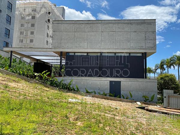 4 Suítes (sendo 1 master), 4 vagas garagem, Área externa com piscina privativa. — foto 25