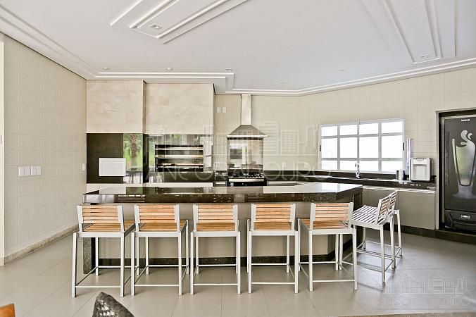 4 Suítes (sendo 1 master), 4 vagas garagem, Área externa com piscina privativa. — foto 37