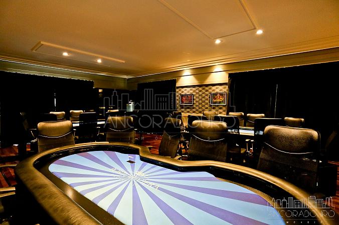 4 Suítes (sendo 1 master), 4 vagas garagem, Área externa com piscina privativa. — foto 44