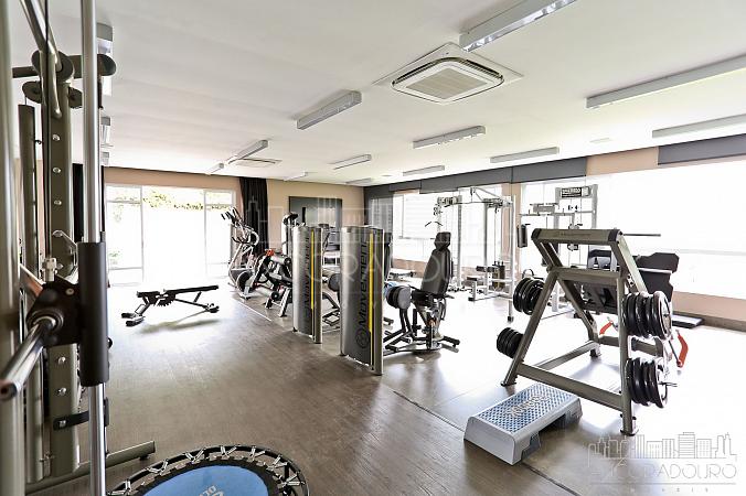 4 Suítes (sendo 1 master), 4 vagas garagem, Área externa com piscina privativa. — foto 42