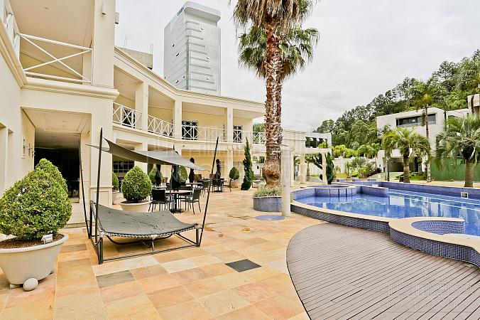 4 Suítes (sendo 1 master), 4 vagas garagem, Área externa com piscina privativa. — foto 33