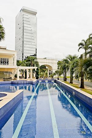 4 Suítes (sendo 1 master), 4 vagas garagem, Área externa com piscina privativa. — foto 32