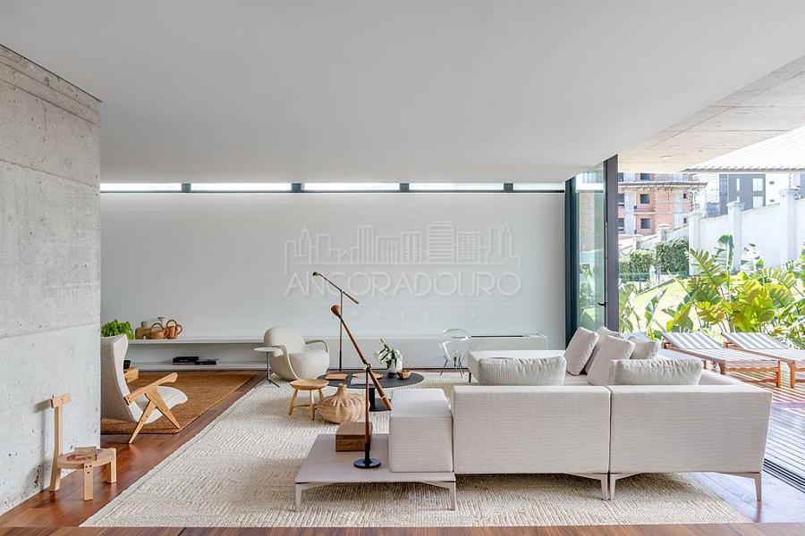 4 Suítes (sendo 1 master), 4 vagas garagem, Área externa com piscina privativa. — foto 12