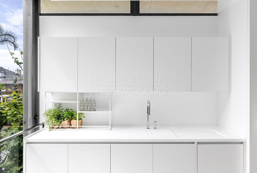 4 Suítes (sendo 1 master), 4 vagas garagem, Área externa com piscina privativa. — foto 18