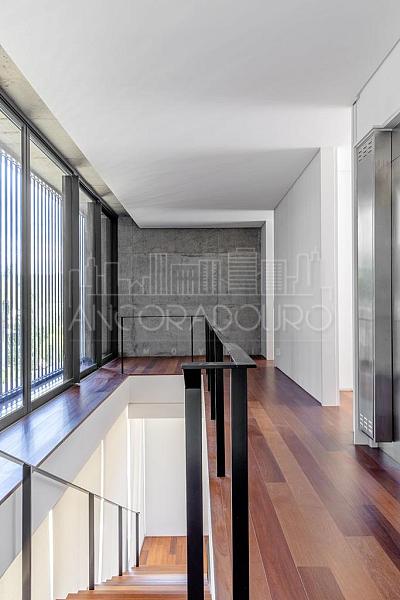 4 Suítes (sendo 1 master), 4 vagas garagem, Área externa com piscina privativa. — foto 10