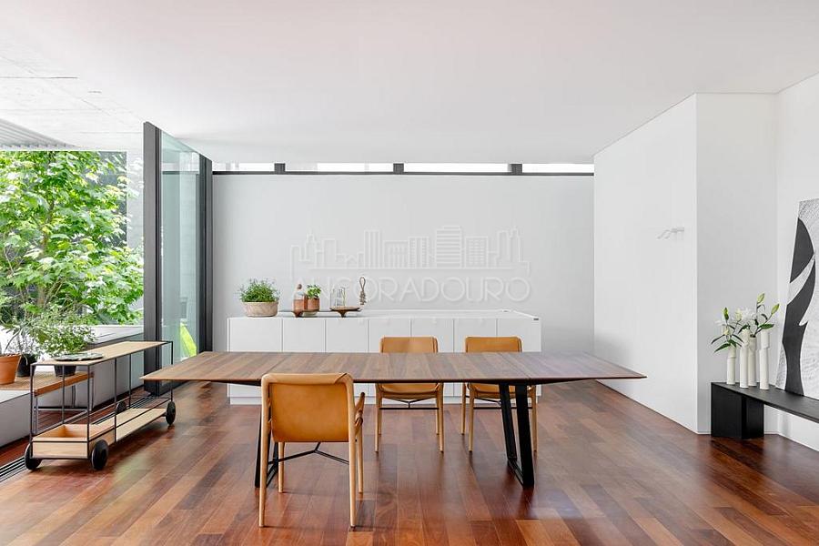 4 Suítes (sendo 1 master), 4 vagas garagem, Área externa com piscina privativa. — foto 2