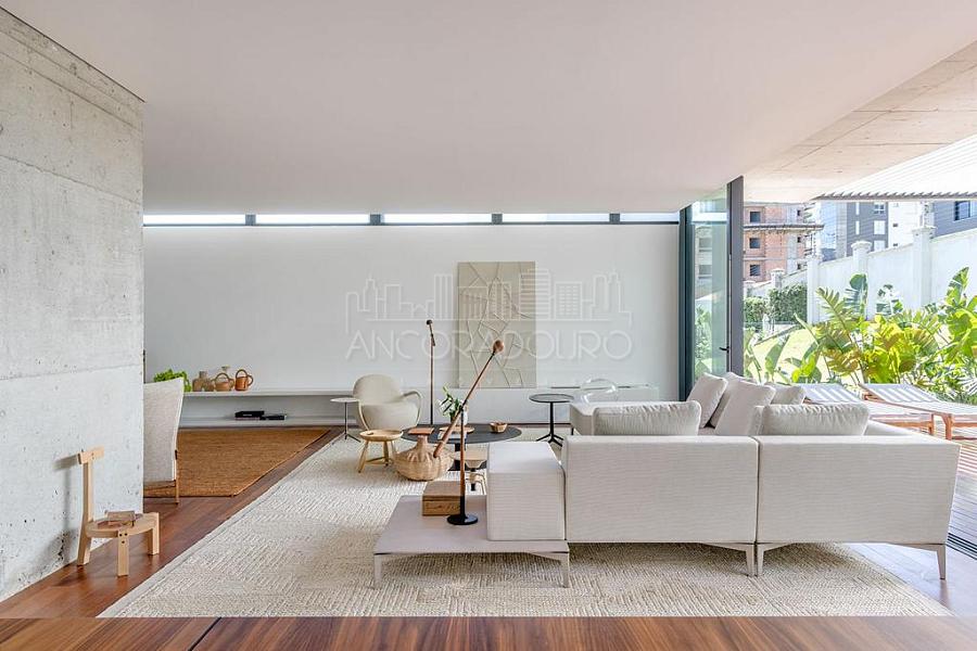 4 Suítes (sendo 1 master), 4 vagas garagem, Área externa com piscina privativa. — foto 21