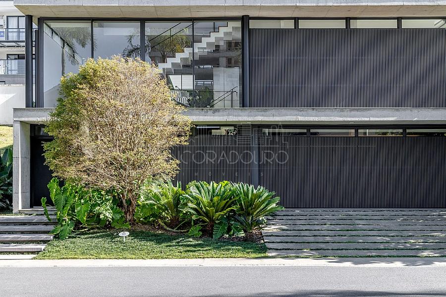 4 Suítes (sendo 1 master), 4 vagas garagem, Área externa com piscina privativa. — foto 30