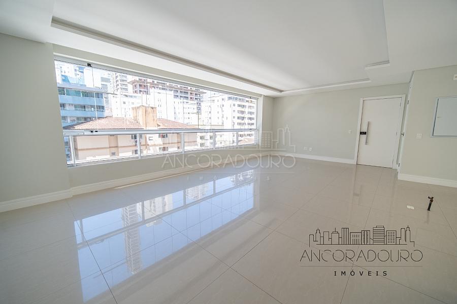 3 suítes, Living integrado com churrasqueira a carvão, 2 vagas garagem, amplo terraço privativo! — foto 4