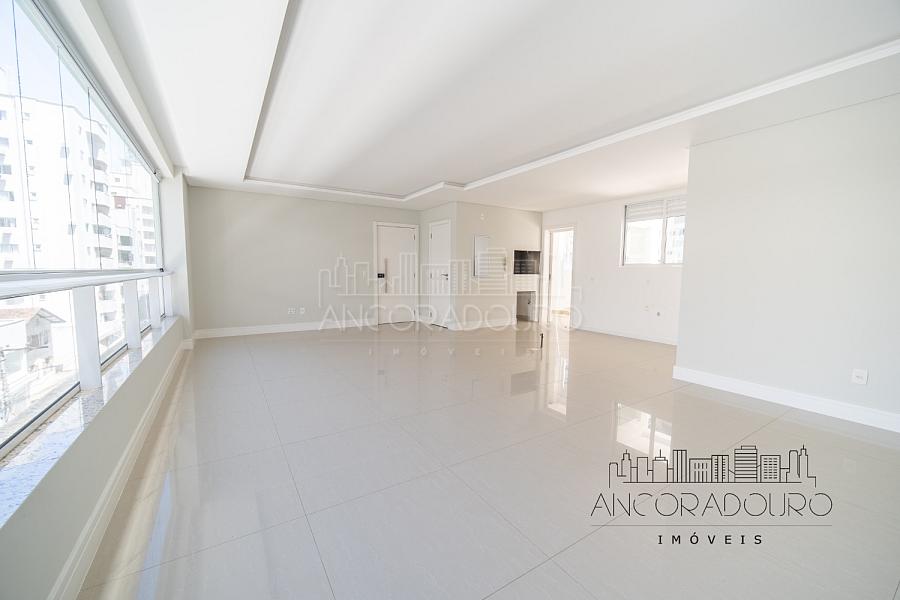 3 suítes, Living integrado com churrasqueira a carvão, 2 vagas garagem, amplo terraço privativo! — foto 2