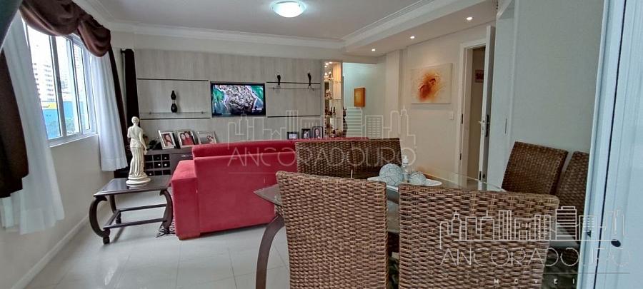 Apartamento 3 dormitórios (1 suíte), Vaga privativa, Sacada com churrasqueira, Centro de Balneário Camboriú. — foto 4