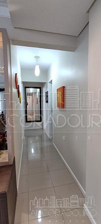 Apartamento 3 dormitórios (1 suíte), Vaga privativa, Sacada com churrasqueira, Centro de Balneário Camboriú. — foto 14