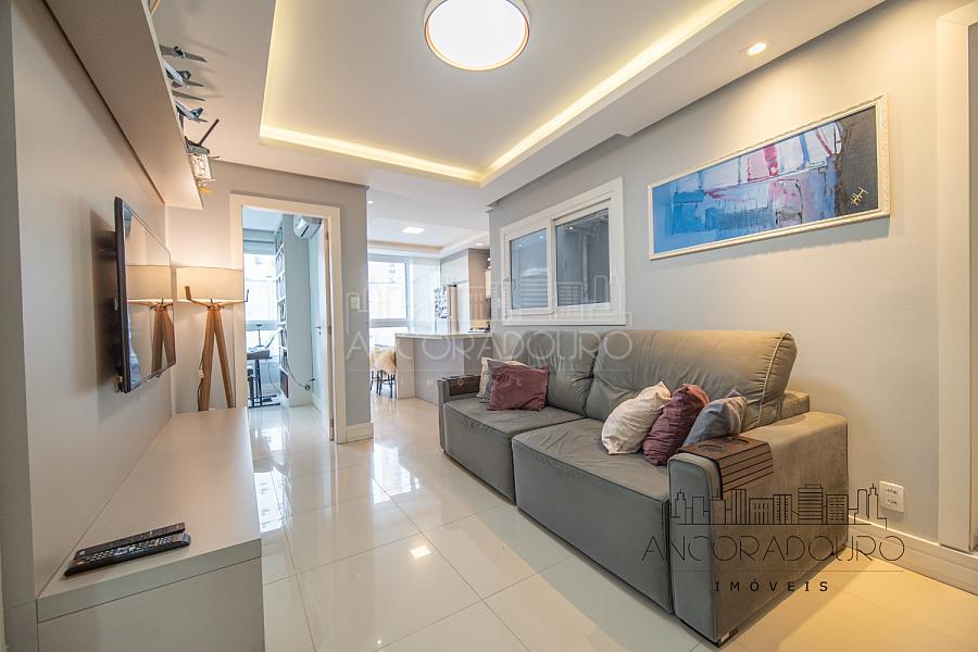 Apartamento na Avenida Brasil: 2 Dormitórios (1 suíte), Mobiliado, Centro de Balneário Camboriú. — foto 4