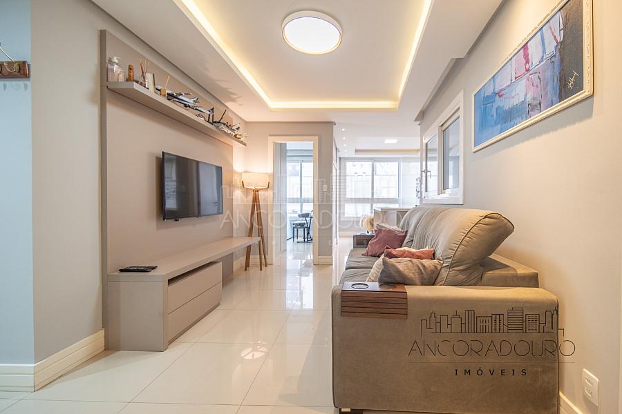 Apartamento na Avenida Brasil: 2 Dormitórios (1 suíte), Mobiliado, Centro de Balneário Camboriú. — foto 3