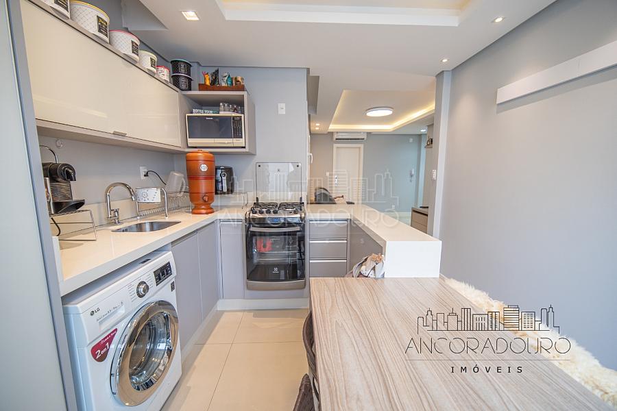 Apartamento na Avenida Brasil: 2 Dormitórios (1 suíte), Mobiliado, Centro de Balneário Camboriú. — foto 11