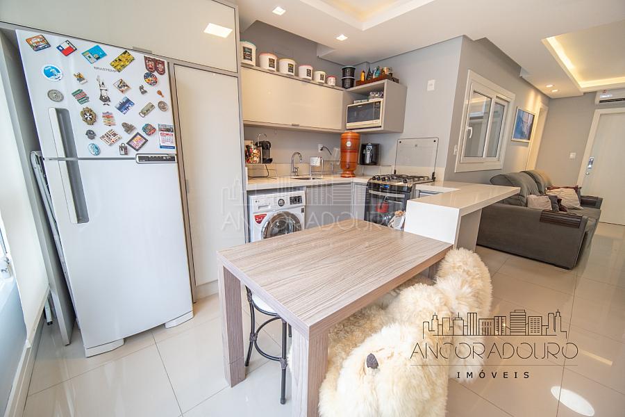 Apartamento na Avenida Brasil: 2 Dormitórios (1 suíte), Mobiliado, Centro de Balneário Camboriú. — foto 7