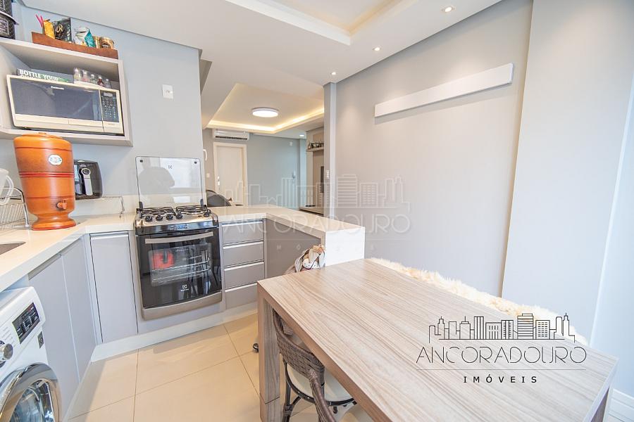 Apartamento na Avenida Brasil: 2 Dormitórios (1 suíte), Mobiliado, Centro de Balneário Camboriú. — foto 8